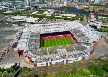 Fernandes Inspires Manchester United to Victory in Dramatic Clash with Sheffield United